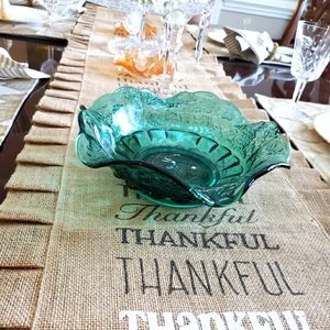 Fenton green ruffled bowl (art glass)